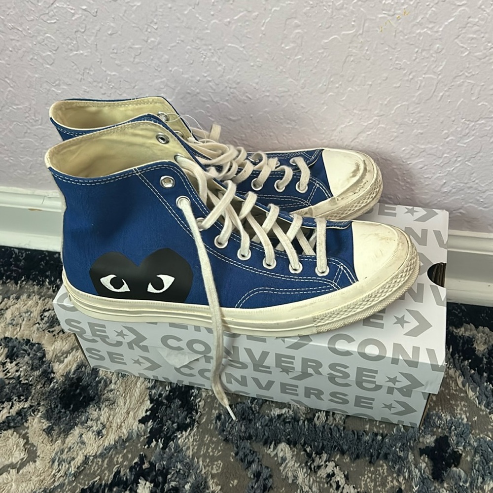 COMME des GARCONS blue converse with black heart.